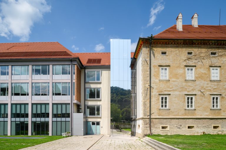 Zrcalno dvigalo Celje