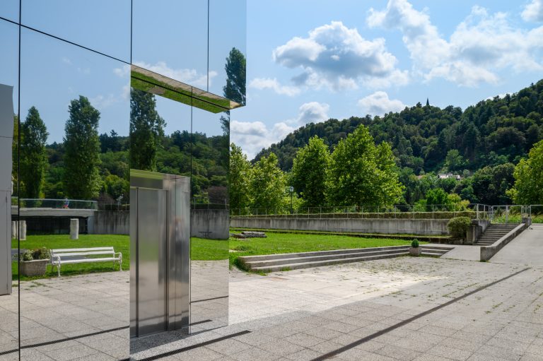 Zrcalno dvigalo Celje